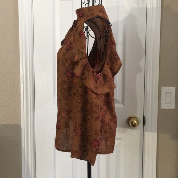 Off-shoulder Floral Blouse - Picture 5 of 7